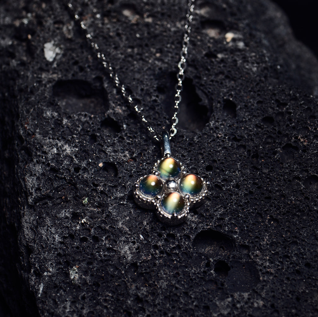 SJN002 Madagascar Moonstone Clover Necklace