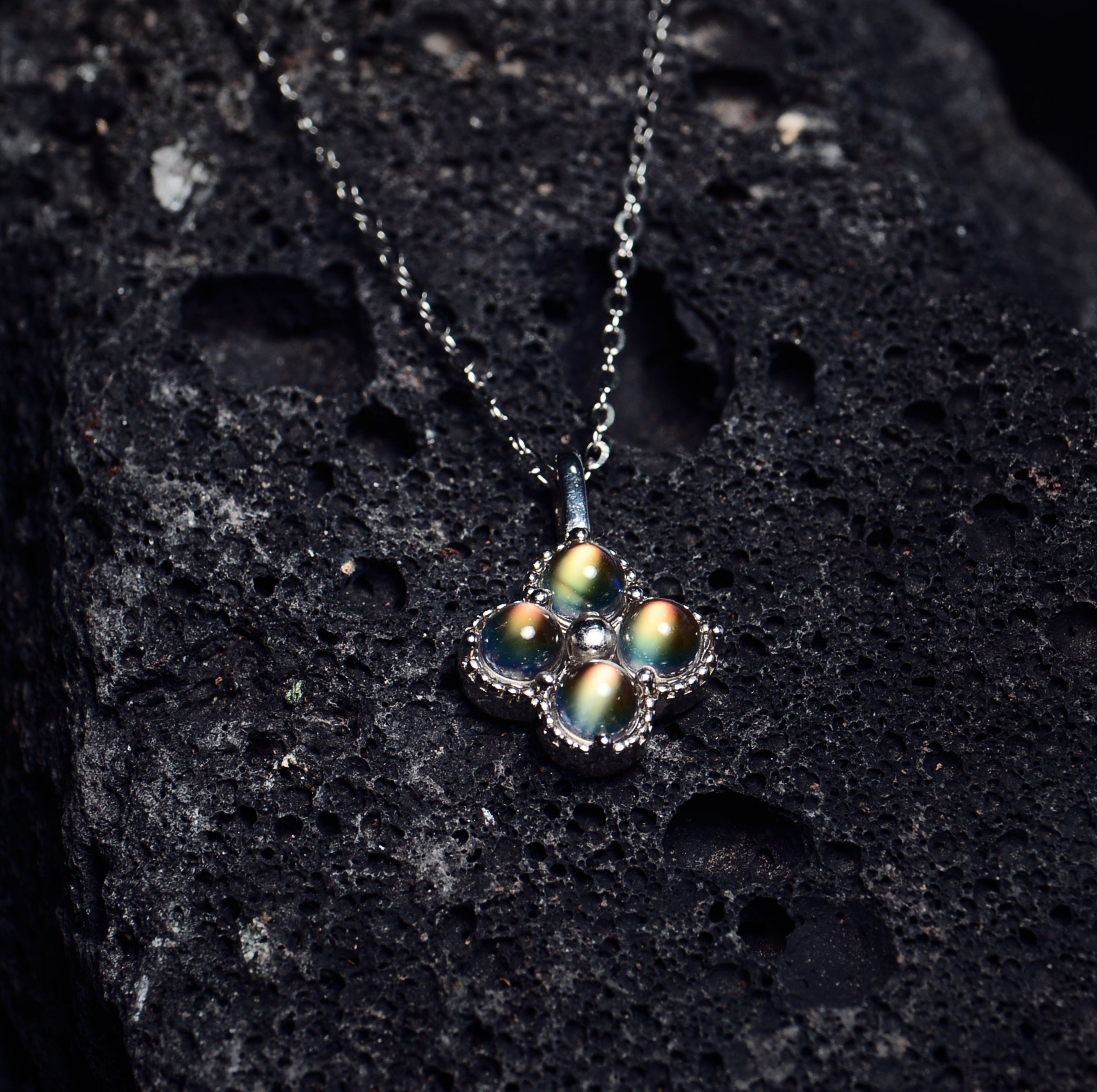 SJN002 Madagascar Moonstone Clover Necklace