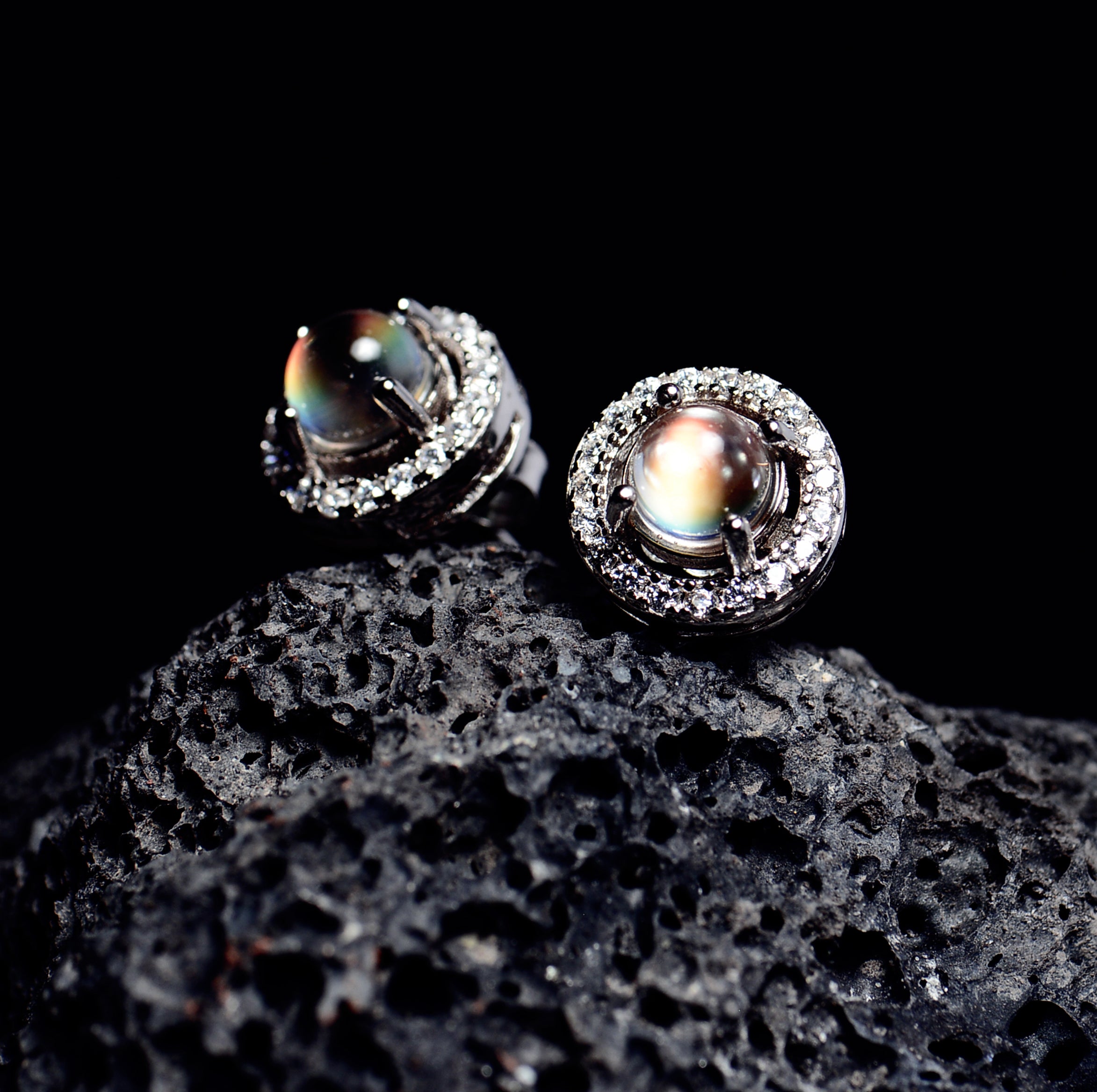 SJE002 Madagascar Moonstone Halo Earstuds