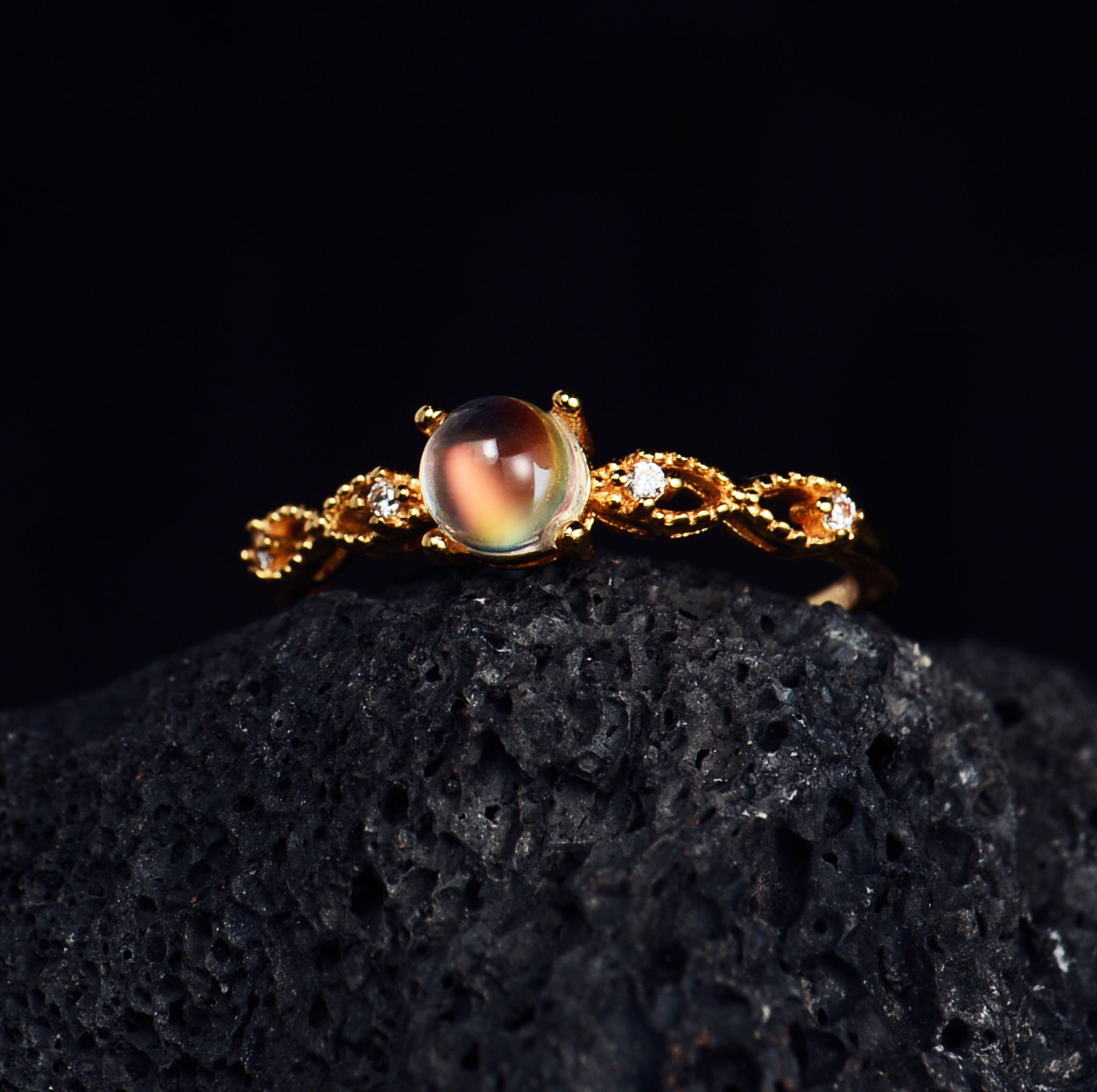 SJR007 Madagascar Moonstone Ribbon Ring (Gold)