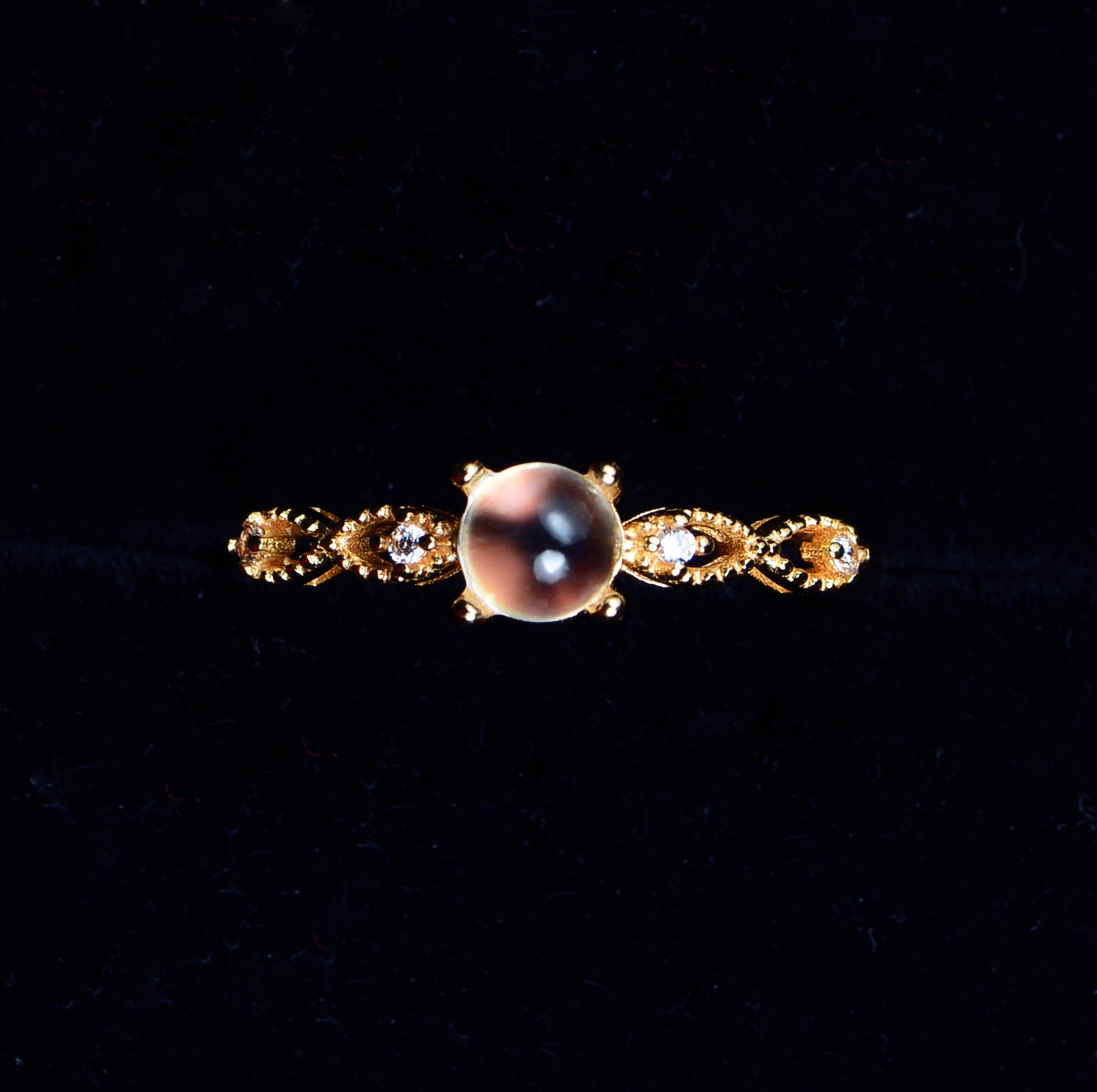 SJR007 Madagascar Moonstone Ribbon Ring (Gold)