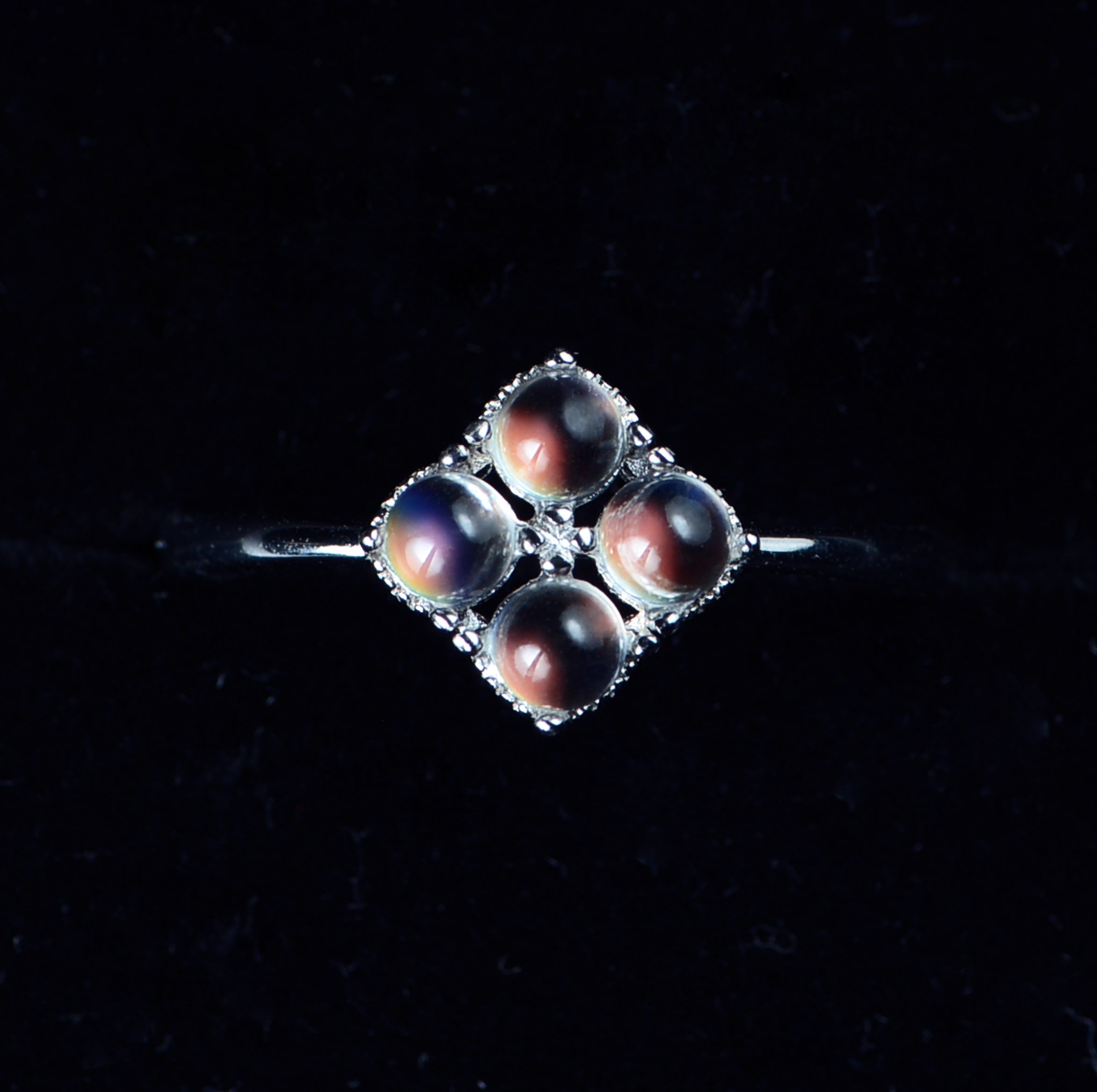 SJR008 Madagascar Moonstone Clover Ring