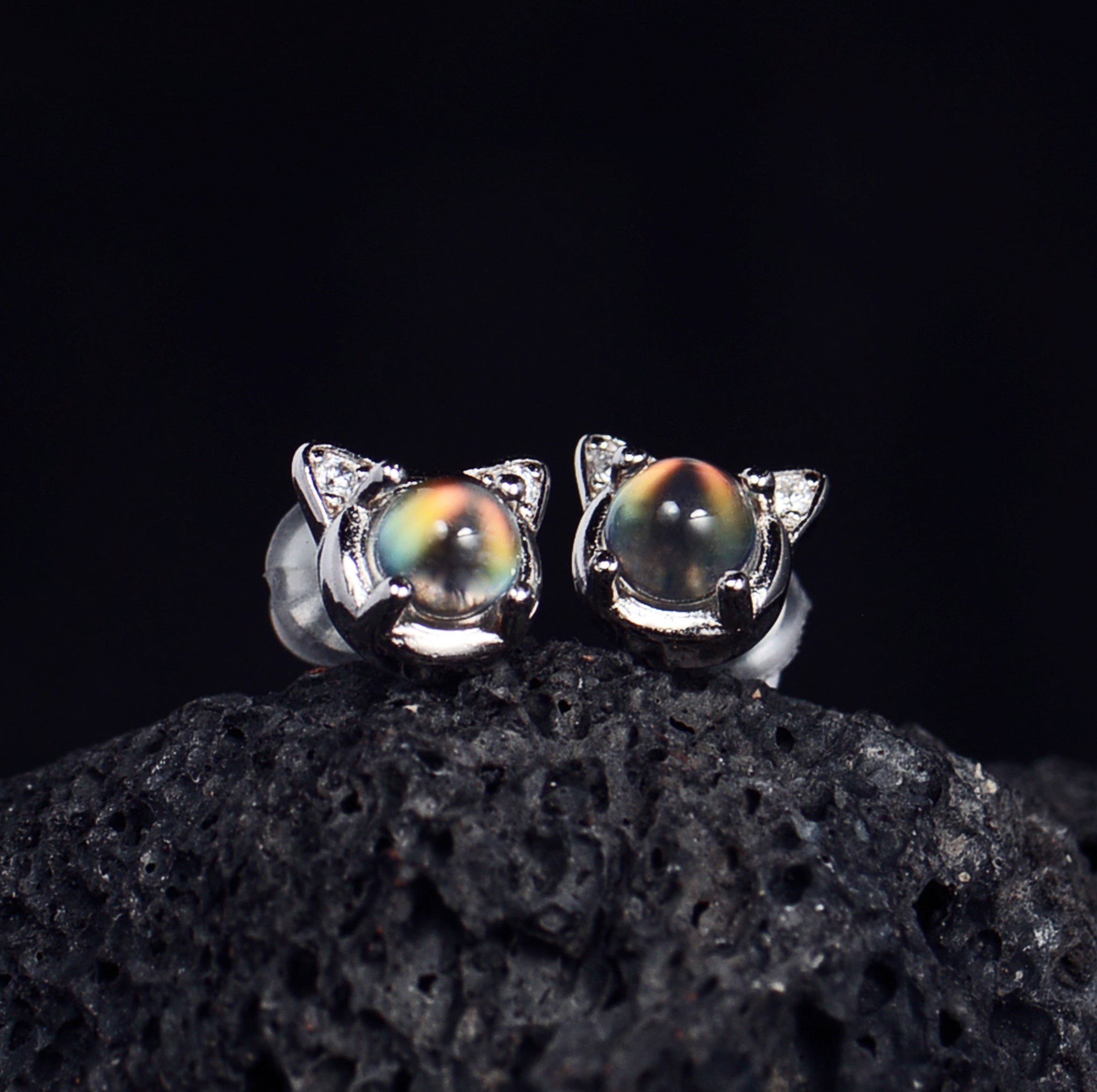 SJE004 Madagascar Moonstone Cat Earstuds