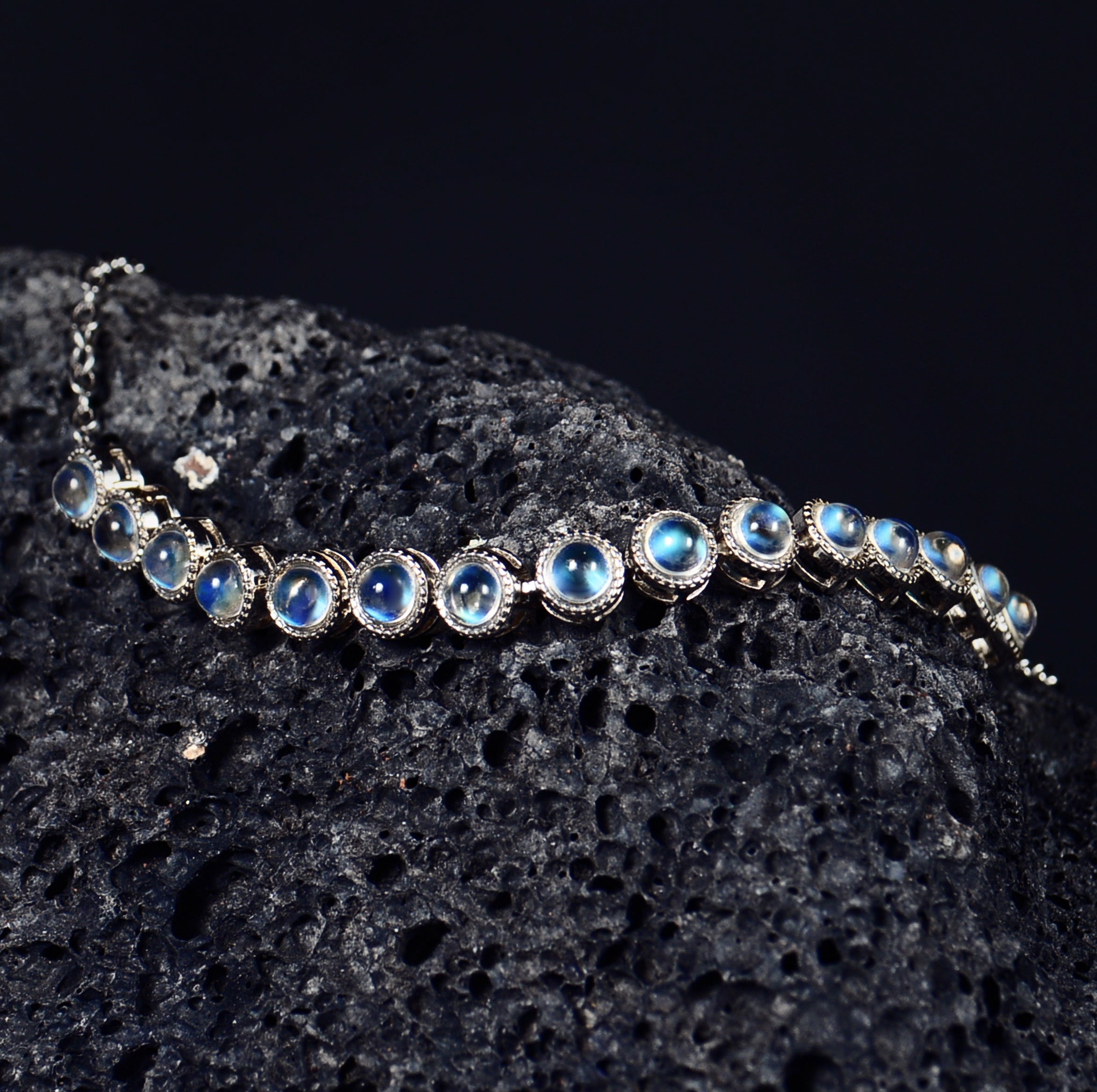 SJB007 Madagascar Moonstone Bezel Bracelet (Blue Ray)