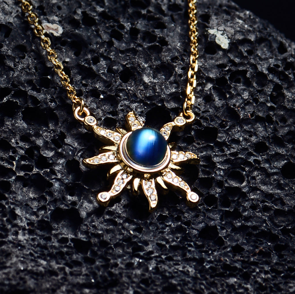 SJN004 Madagascar Moonstone Sun Necklace In Gold (Blue Ray)
