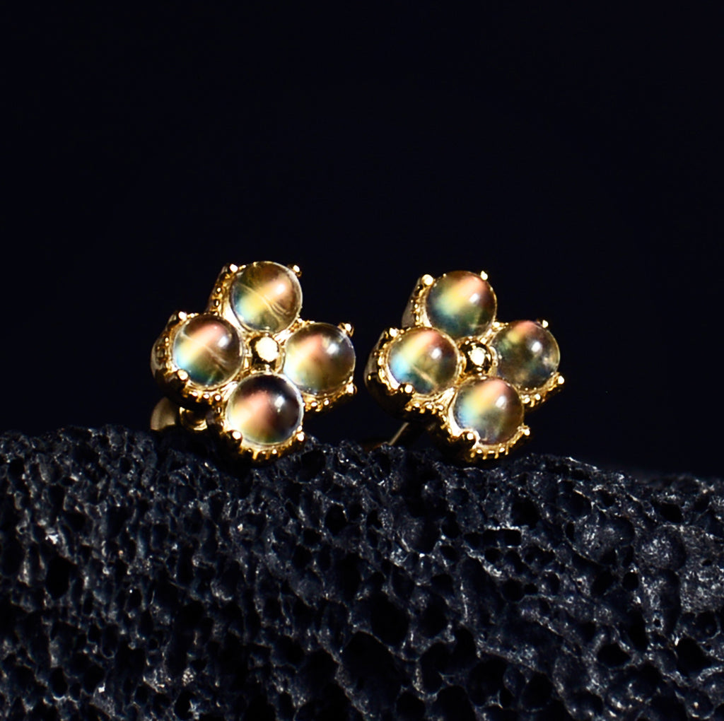 SJN005 Madagascar Moonstone Clover Earstuds Gold 2.5mm