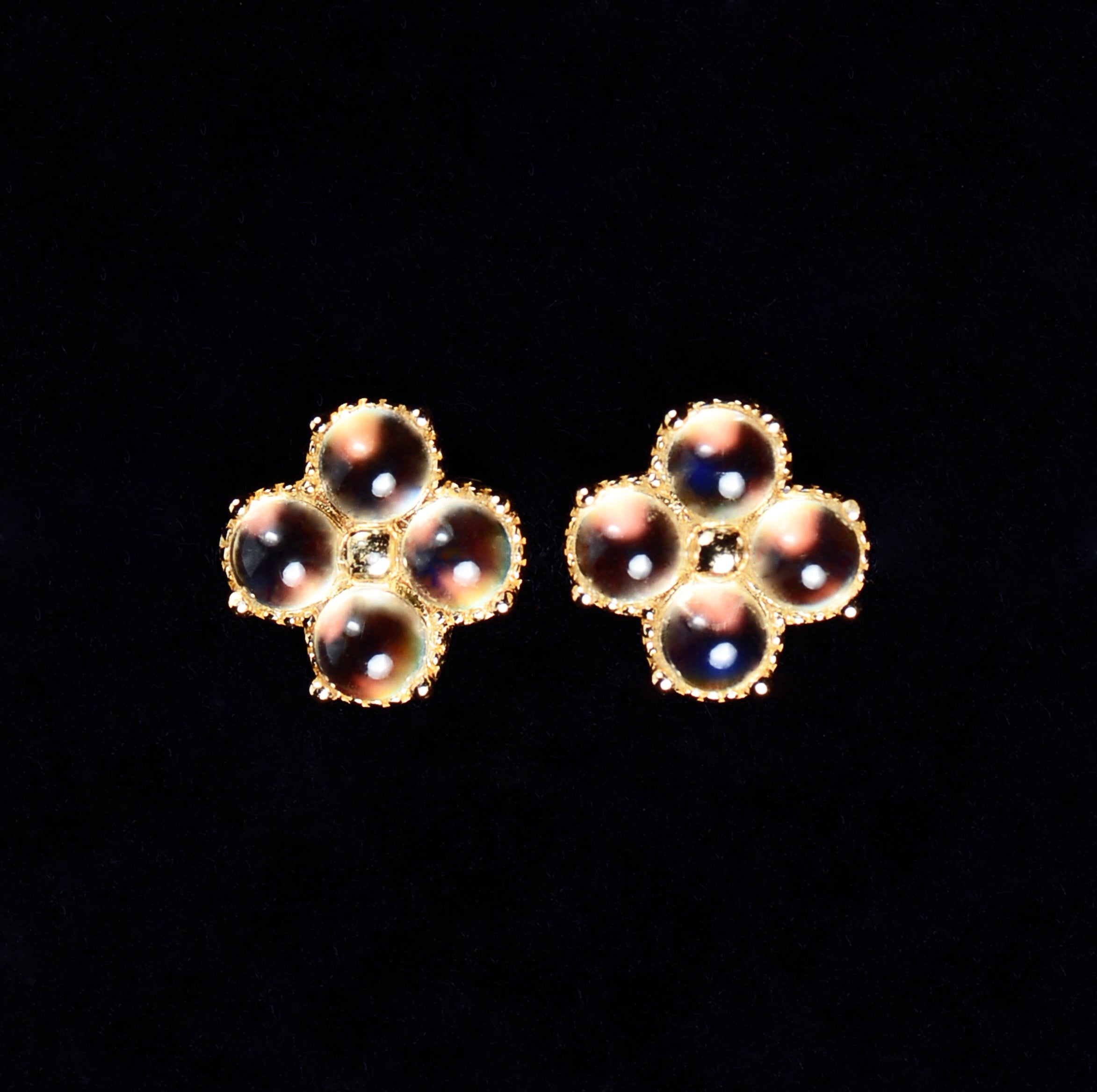 SJN005 Madagascar Moonstone Clover Earstuds Gold 2.5mm