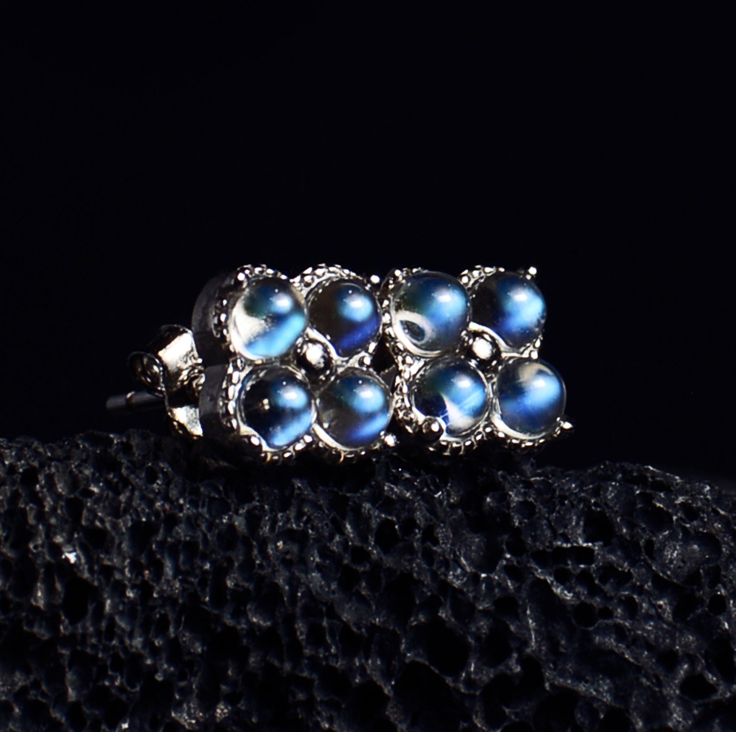 SJN006 Madagascar Moonstone Clover Earstuds Silver (Blue Ray)