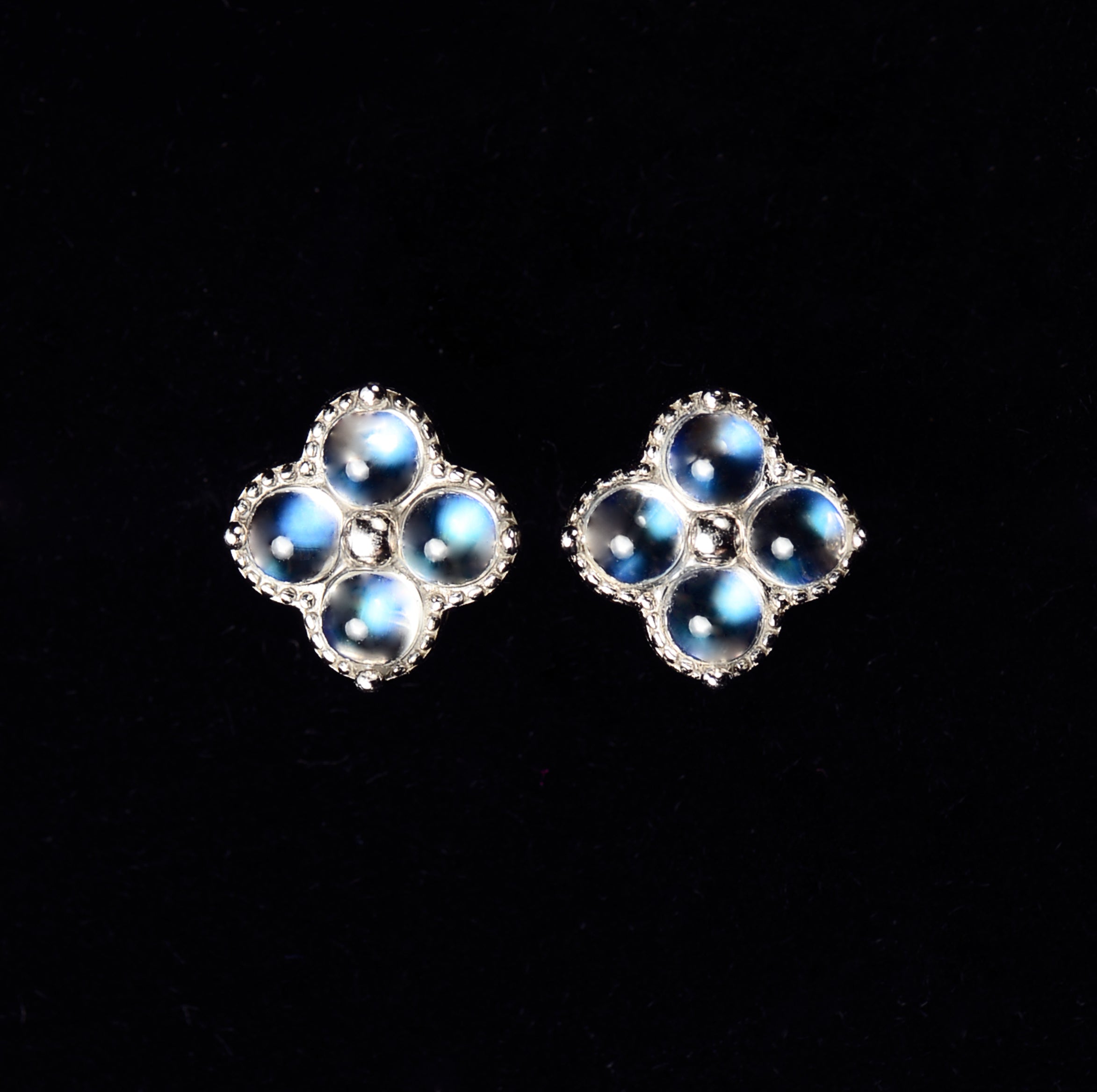 SJN006 Madagascar Moonstone Clover Earstuds Silver (Blue Ray)