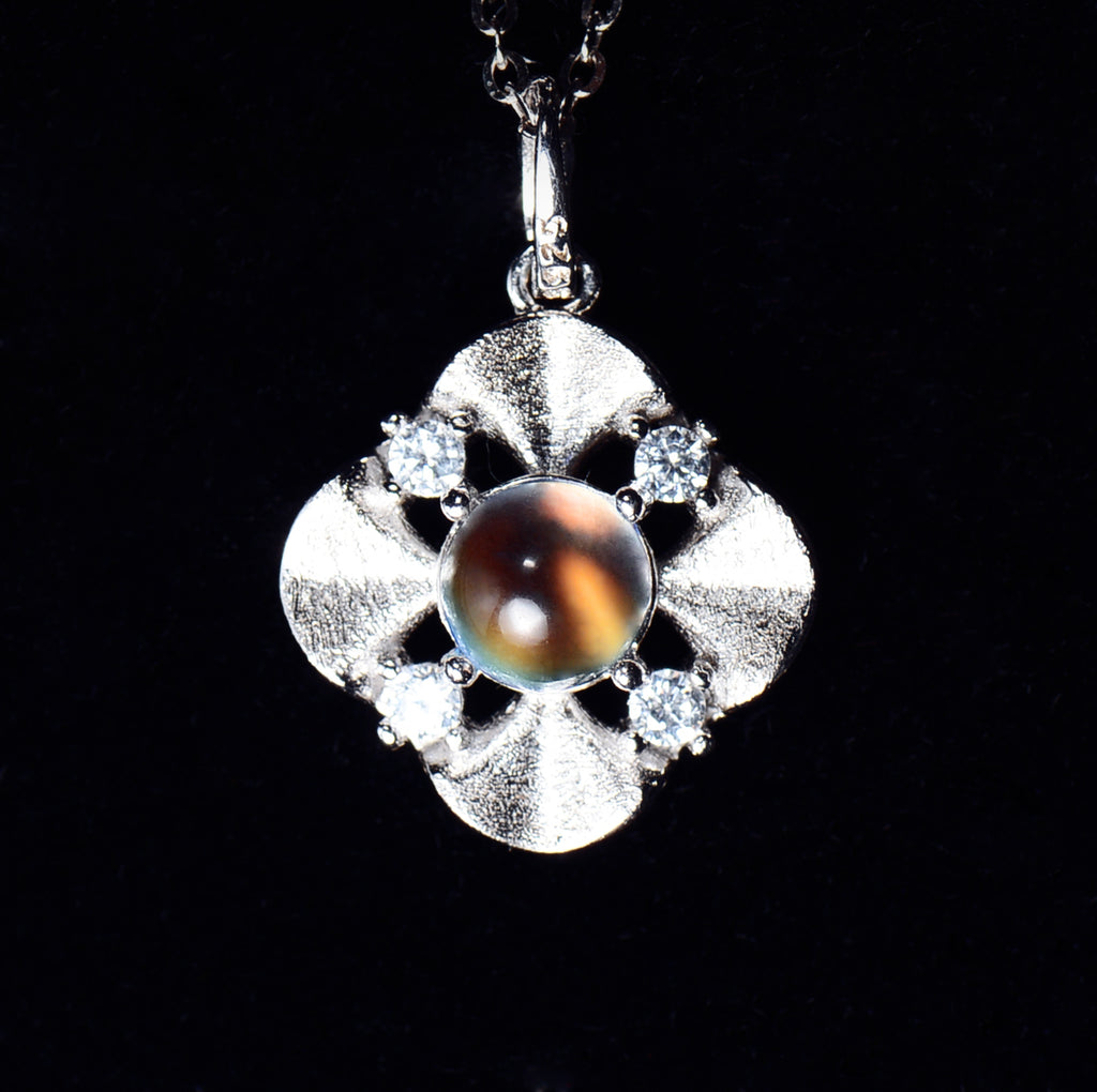SJN006 Madagascar Moonstone Single Bead Clover Necklace