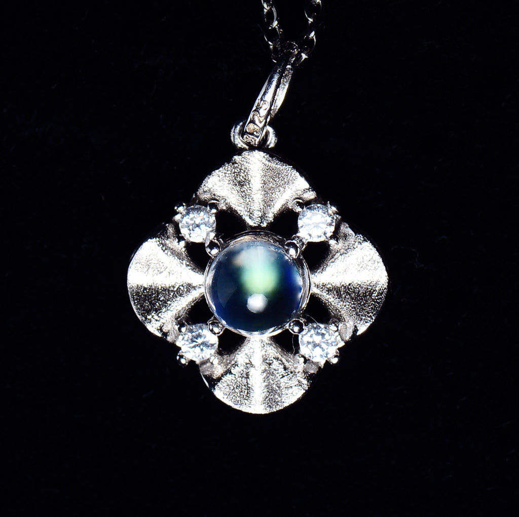 SJN006 Madagascar Moonstone Single Bead Clover (Blue Ray) Necklace