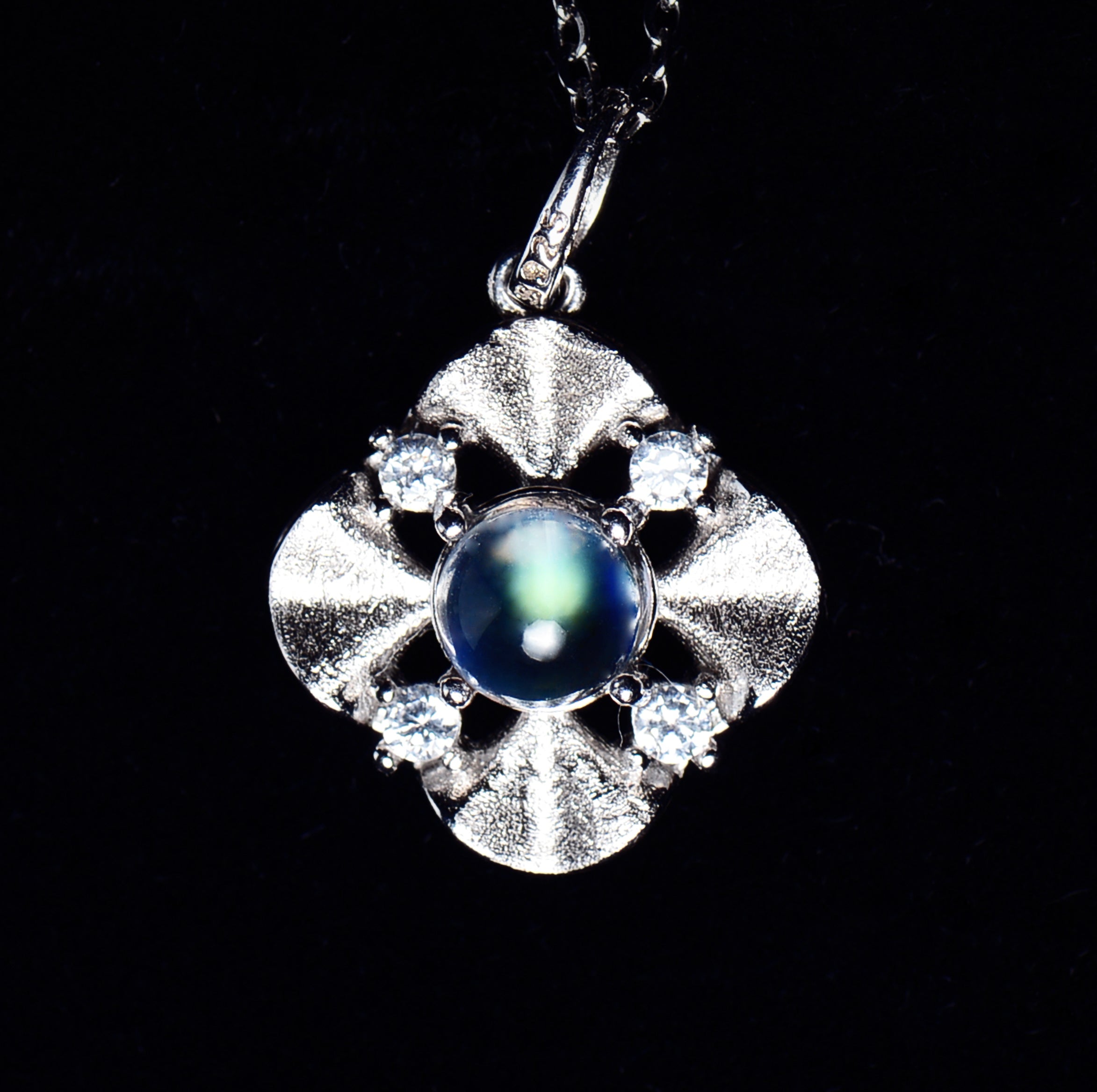 SJN006 Madagascar Moonstone Single Bead Clover (Blue Ray) Necklace
