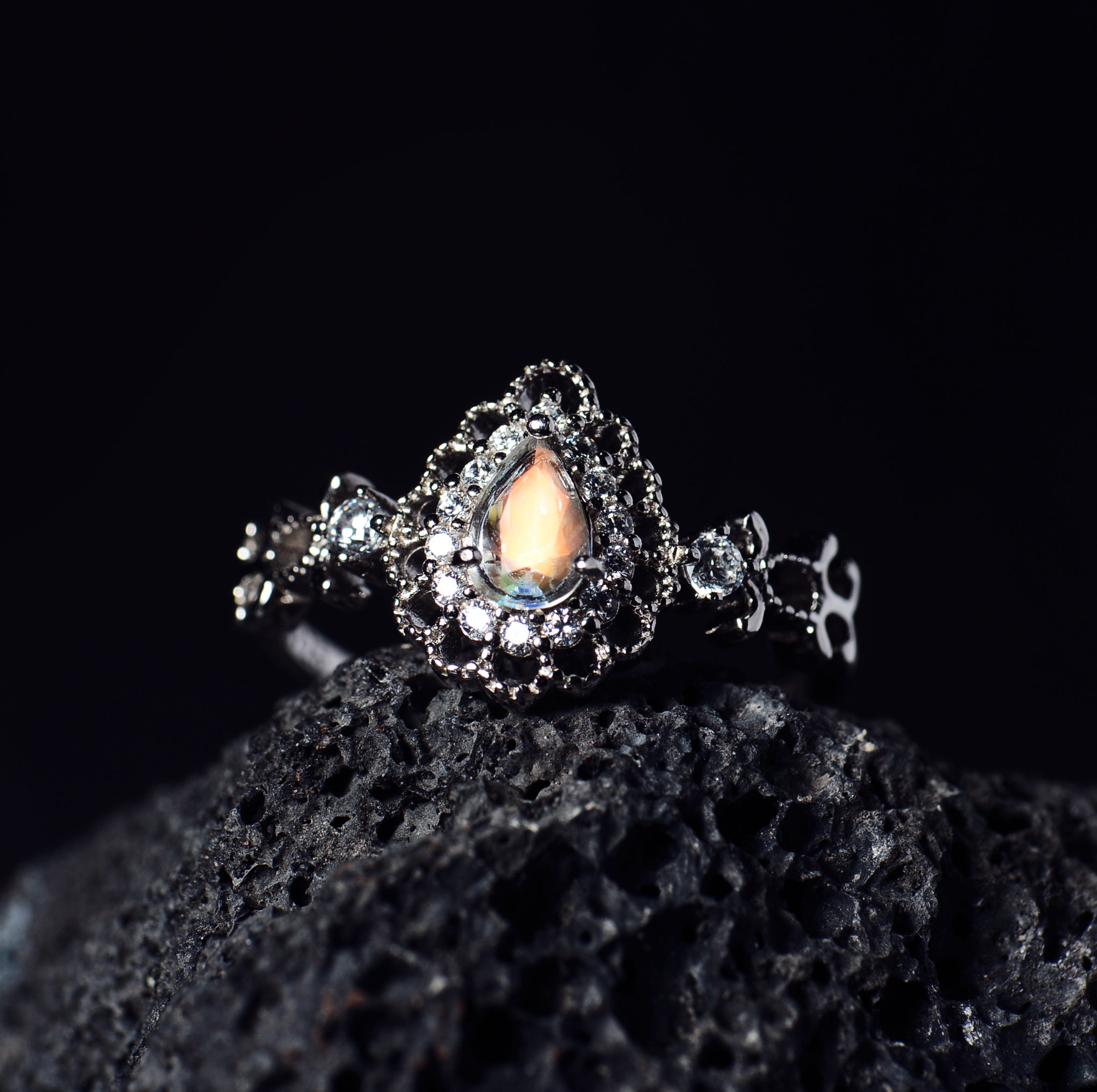 SJR004 Madagascar Moonstone Faceted Ring