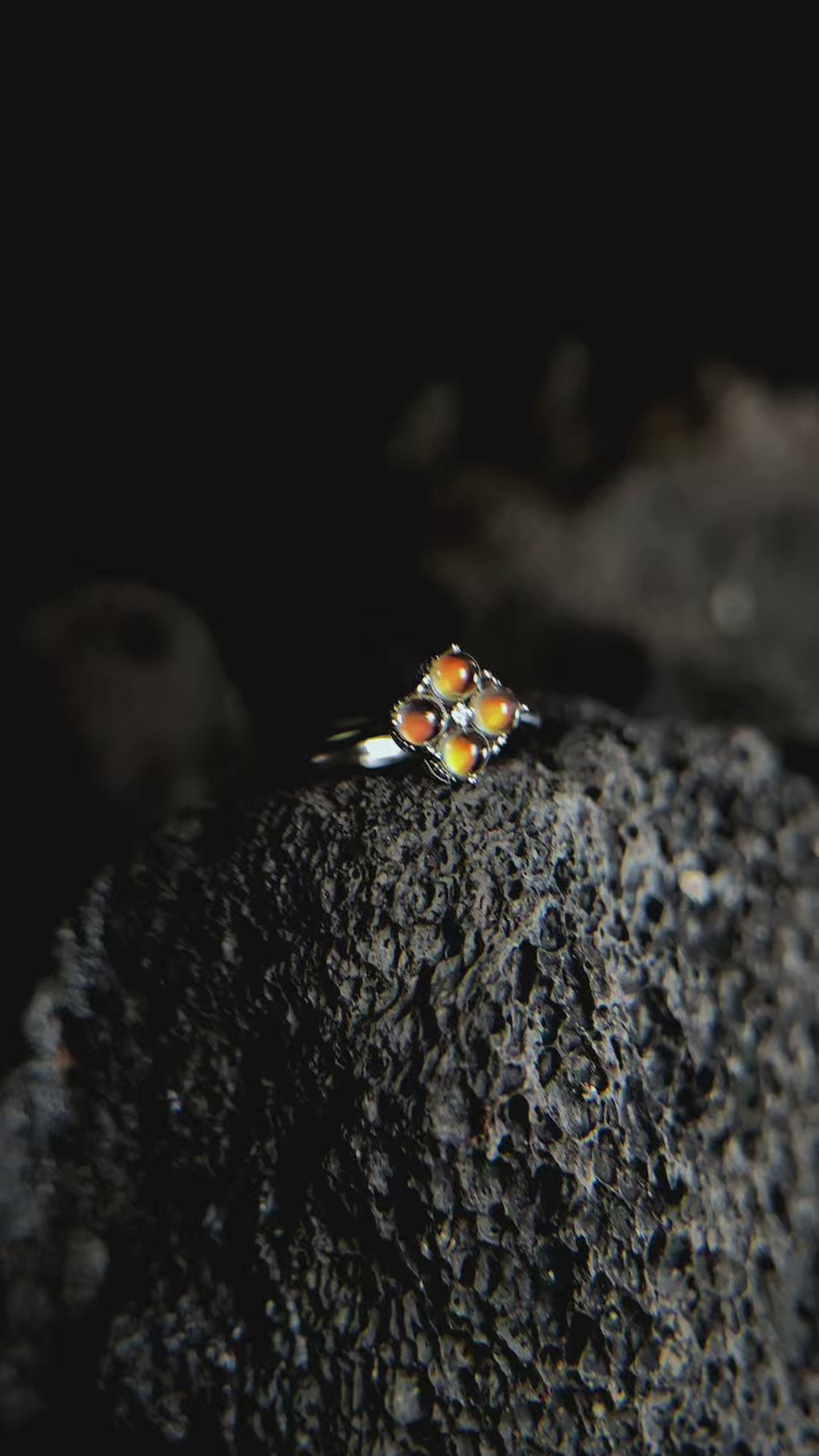 SJR008 Madagascar Moonstone Clover Ring
